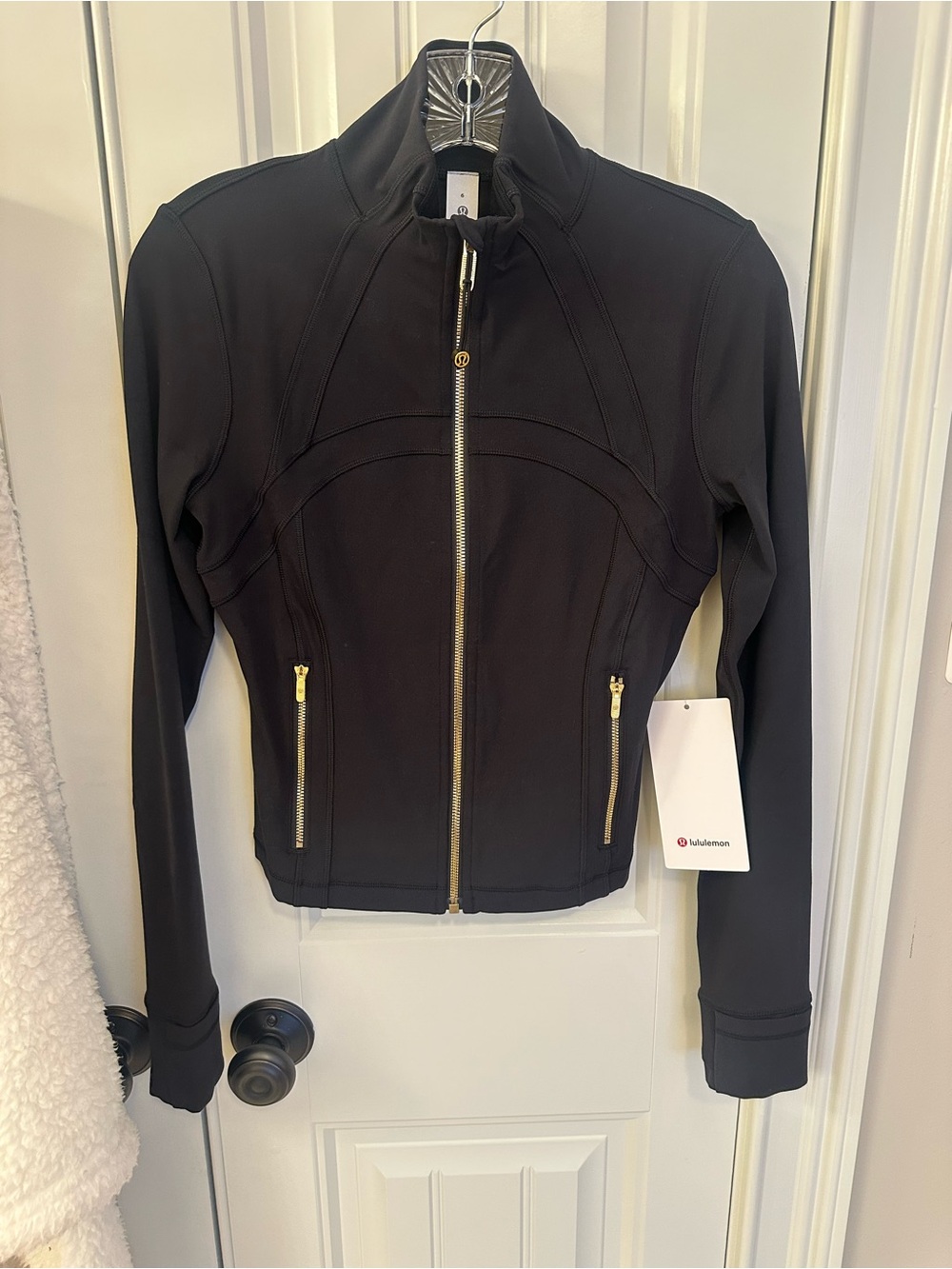 lululemon Define cropped jacket- Nulu- black and gold- size 6, NWT